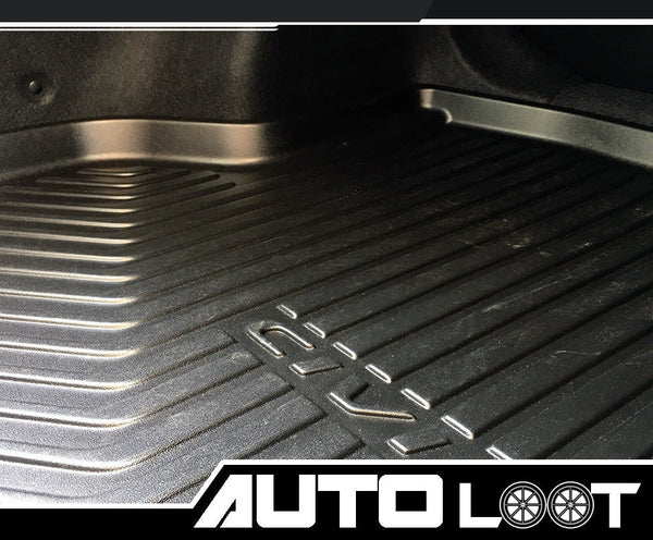 Honda Civic 10th Gen FC Sedan boot tray contour detail